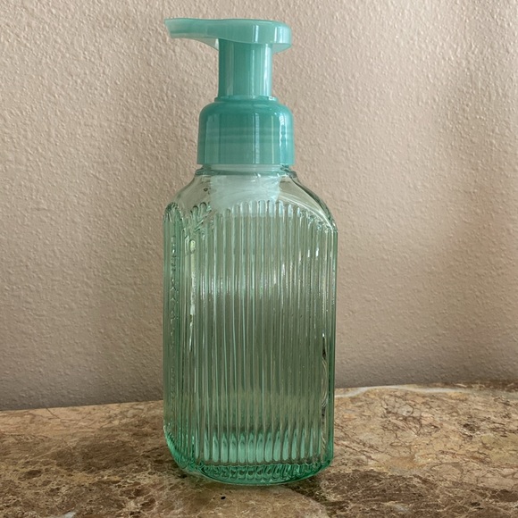 ‘Sage’ Vertical Lines Gentle & Clean Foaming Hand Soap Dispenser by BBW, NWTags - Picture 2 of 9